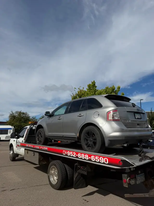Ford Edge crossover towed in Minnesota